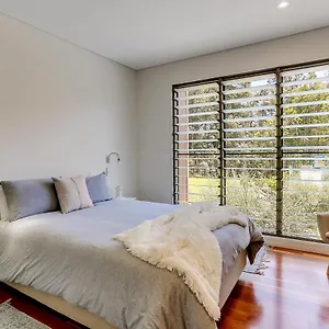 https://calanthe-acreage-doonan.hotelssunshinecoast.net